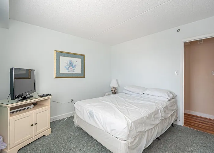 Oceanfront Capri Indoor Pool Tennis Pickleball And Balcony Holiday home *