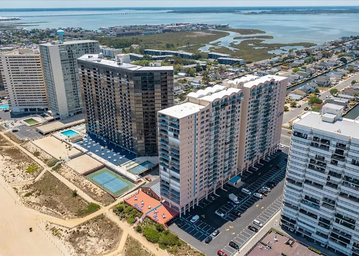 Oceanfront Capri Indoor Pool Tennis Pickleball And Balcony Holiday home *